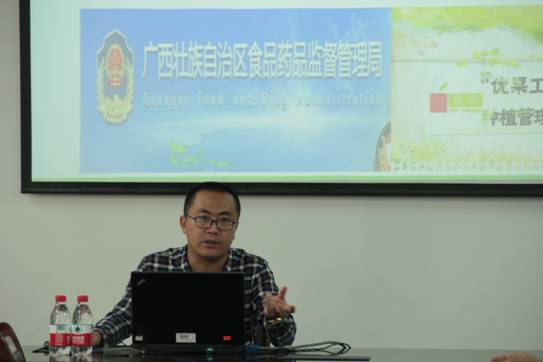 孙健研究员在作黑料网
报告.JPG